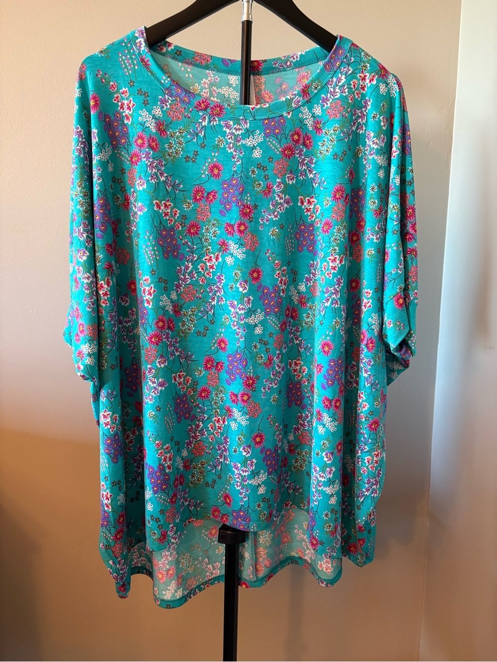 NWT Dear Scarlett Size Small Oversized Teal Floral Short-Sleeve Top